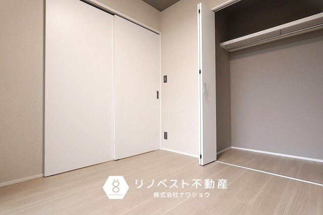 シャルマンフジ鴻池新田グランフォーラムの洋室|約4.5帖のコンパクトな洋室。
小さなお子様の遊び場などにおすすめ！大容量のクローゼットも完備◎