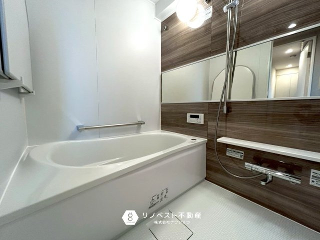ライオンズマンション東花園の浴室|追い焚き機能付きのお風呂♪
新調済みの浴室でリラックスしたバスタイムをお過ごしください♪