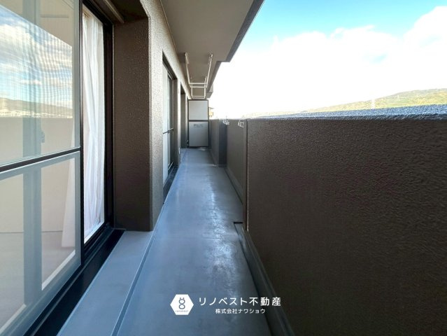 ライオンズマンション東花園のバルコニー|約10.27帖の広々としたバルコニー！