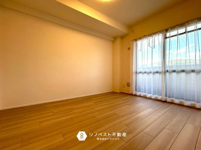ライオンズマンション東花園の洋室|約5.5帖の洋室！
クローゼット付き。寝室におすすめ♪