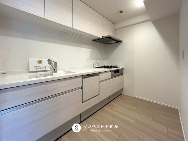 ライオンズマンション東花園のキッチン|料理に集中したい方におすすめのキッチン！半個室のような空間です◎