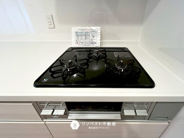 ライオンズマンション東花園のキッチン|グリル付き3口コンロで料理のレパートリーが増えそうですね♪