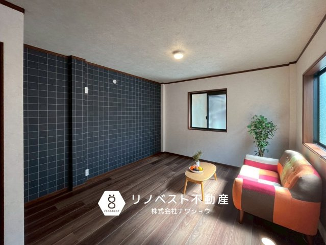 生野区生野西1丁目の洋室|アクセントクロスがお洒落な洋室。
LDKと隣接しており繋げて使用することも可能です♪
