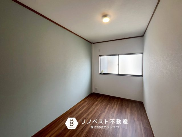 大阪市東成区東今里３丁目の洋室|東向きの窓からの採光もしっかりとございます◎
朝日が良く差し込むので、寝室におすすめです♪