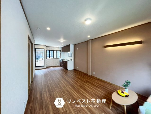 大阪市東成区東今里３丁目の居間・リビング|ベランダに面しており、開放感有り◎2面採光で、風通しもばっちり♪