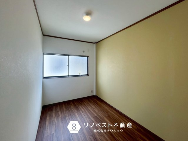大阪市東成区東今里３丁目の洋室|約5帖の3階洋室♪
黄色のクロスがパッと目を惹く、個性的な空間です◎子供部屋におすすめ♪