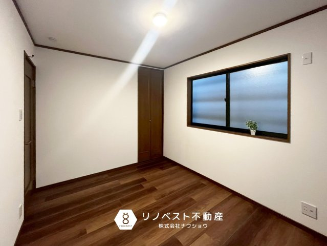 東大阪市森河内西2丁目の洋室|約6帖のクローゼット付き洋室。
2面採光◎寝室などにおすすめ♪
