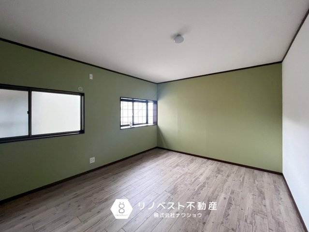 東成区大今里3丁目の洋室|グリーンのクロスが落ち着きのある雰囲気を演出◎子供部屋兼寝室におすすめ◎