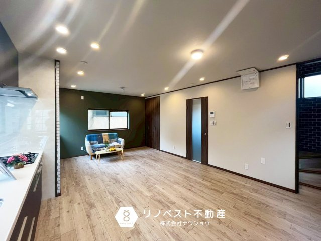 東成区大今里3丁目の居間・リビング|家族の会話が弾むリビング階段が魅力◎
お出掛け前、帰宅後に家族と顔を合わす機会が自然と増えますね♪