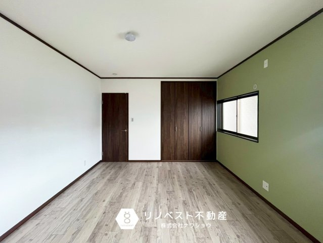 東成区大今里3丁目の洋室|約10帖の3階洋室♪
洋服や勉強道具の収納も楽々できる、大容量のクローゼット付き◎