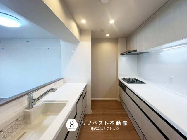 エルグリーンたつみのキッチン|便利なⅡ型キッチン。
シンクとコンロが分かれているので、作業環境が整います◎