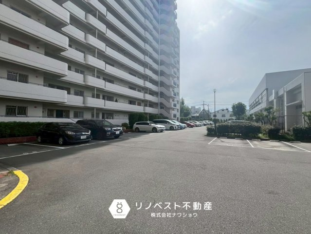 エルグリーンたつみの駐車場|【リノベスト不動産】女性スタッフ・男性スタッフ共に活躍中！