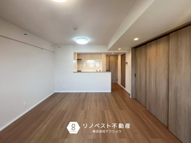 エルグリーンたつみの居間・リビング|約15.3帖のLDK！
東向き採光なので、朝日が差し込み明るい室内です♪