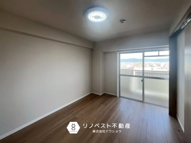 エルグリーンたつみの洋室|約6.2帖の洋室。
バルコニー面しているため出入りが可能で、陽当たりも良好◎