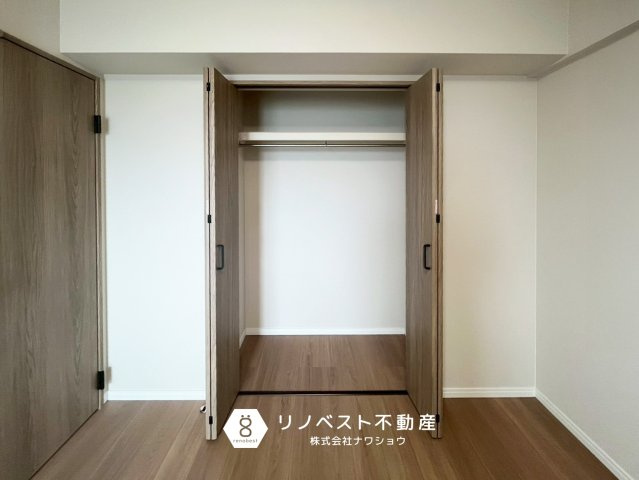 エルグリーンたつみの収納|上部棚付きのクローゼット。
お子様のおもちゃの収納などにも便利です◎