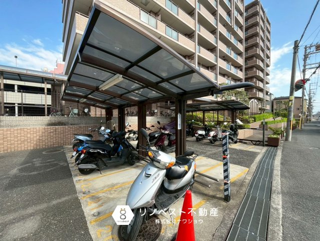 イトーピア枚岡公園の駐輪場|【リノベスト不動産】テナント物件は東大阪市含む大阪府下でご紹介可能です◎