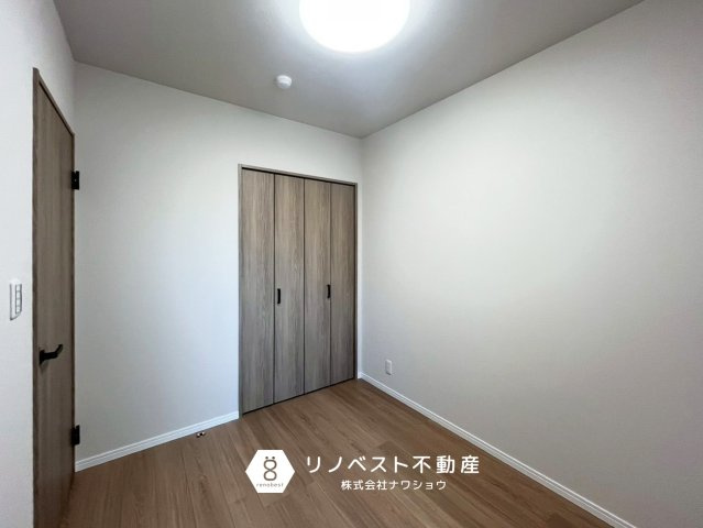 イトーピア枚岡公園の洋室|約4.4帖の洋室。
クローゼット完備です◎子供部屋や寝室におすすめ♪