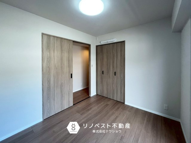 イトーピア枚岡公園の洋室|約5帖の洋室。
東向き採光で朝日が気持ちいいので、寝室におすすめです◎