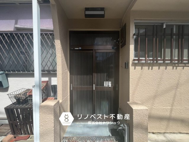 東大阪市南上小阪の玄関|【リノベスト不動産】テナント（事業用）物件のご紹介も可能です。事務所移転・新規開業等お気軽にご相談ください♪
