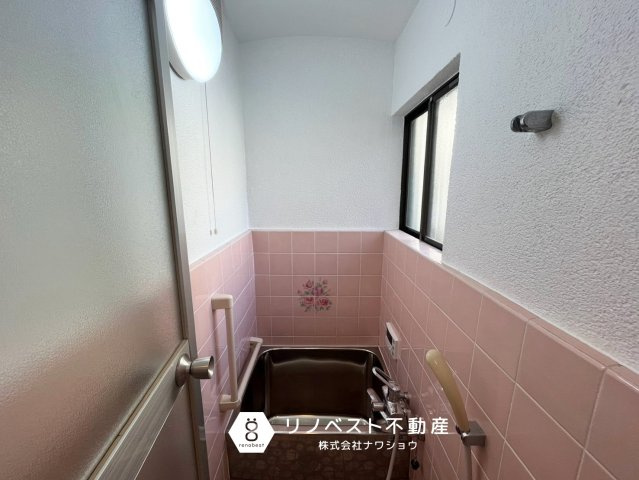 東大阪市大蓮東2丁目の浴室|昔ながらの落ち着く内装◎小窓で換気も可能です♪