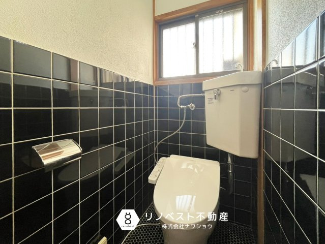 東大阪市大蓮東2丁目のトイレ|玄関横にトイレがございます♪