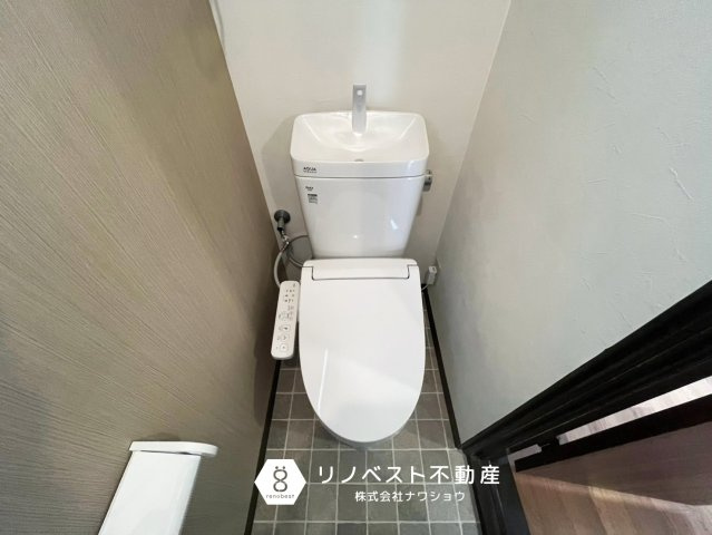 東大阪市衣摺4丁目のトイレ|温水洗浄機能付き◎
トイレは2階部分にございます♪