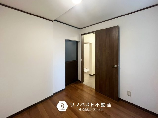 東大阪市衣摺4丁目の洋室|約4.5帖の1階洋室♪
車庫から直接出入り可能◎