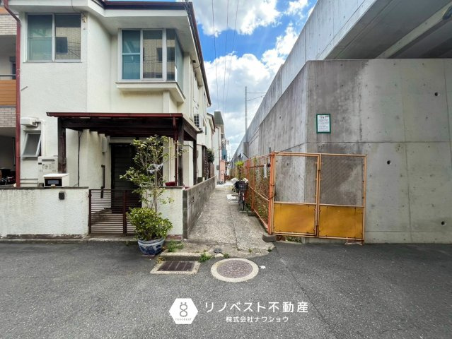 東大阪市永和1丁目の前面道路含む現地写真|【リノベスト不動産】女性スタッフ・男性スタッフ共に活躍中！
