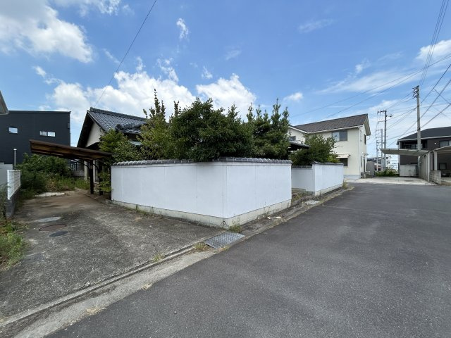 円座町　戸建の外観|リフォーム前の写真です。