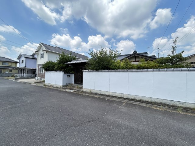 円座町　戸建の外観|リフォーム前の写真です。