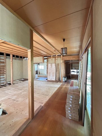 円座町　戸建の洋室|リフォーム中です。