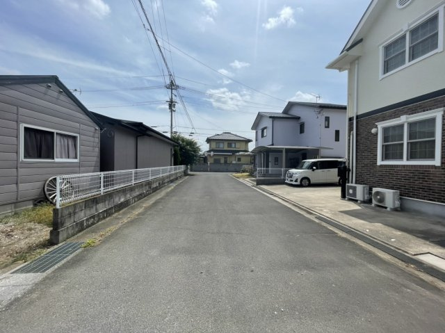 円座町　戸建の前面道路含む現地写真