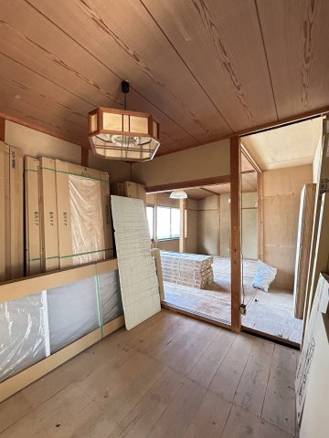 円座町　戸建の洋室|リフォーム中です。