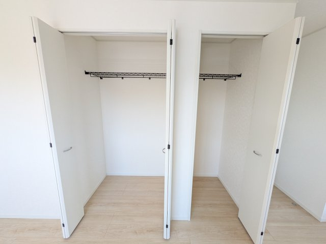 ひたちなか市津田　第3　新築戸建て　4号棟の収納|大容量のクローゼットを完備。衣類から季節家電までスッキリ片付き、空間を有効活用できます。