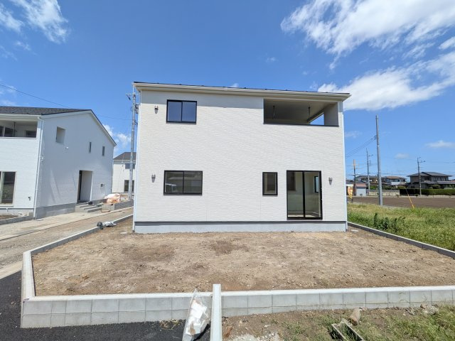 ひたちなか市津田　第3　新築戸建て　4号棟の前面道路含む現地写真|写真だけでは伝わらない快適さを、ぜひ現地で体感しませんか？
即日見学可能です！平日のご案内も可能です♪
お気軽にお問合せまたはお電話ください！
0297-86-8370まで【リアライズ不動産】