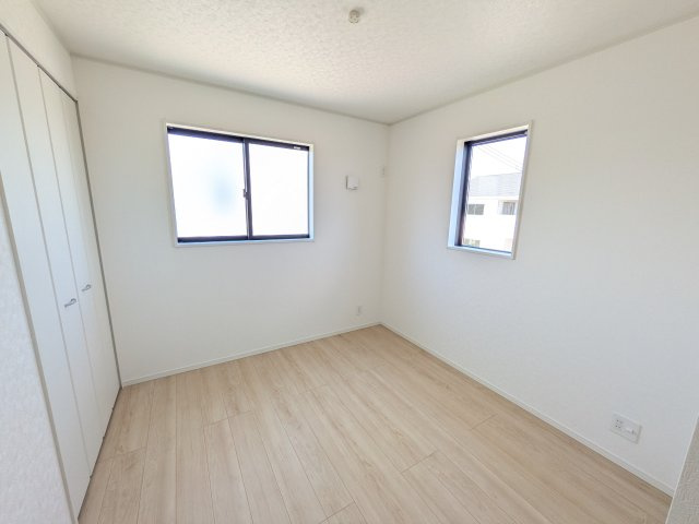 ひたちなか市津田　第3　新築戸建て　4号棟の洋室|陽当たりの良い明るい洋室です♪