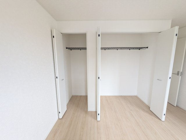 ひたちなか市津田　第3　新築戸建て　2号棟の収納|大容量のクローゼットを完備。衣類から季節家電までスッキリ片付き、空間を有効活用できます。