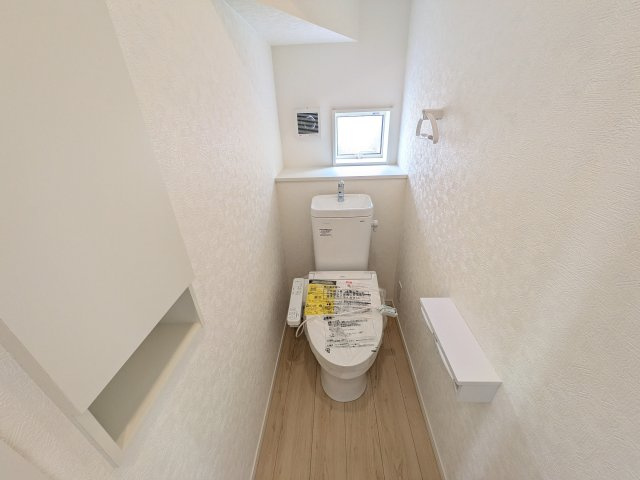 ひたちなか市津田　第3　新築戸建て　2号棟のトイレ|少ない水でもパワフルに洗浄する節水設計。清潔さと機能性を両立させた、毎日気持ち良く使えるトイレ空間です。
