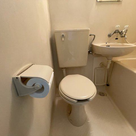 浴室内にトイレがあります！