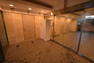 Plumber塚口（旧：GROOVE塚口）のエントランス