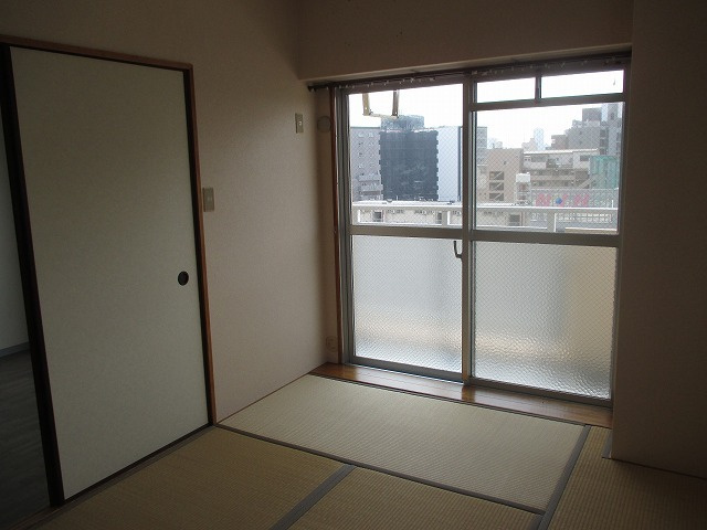 ホワイトハイツカドタ