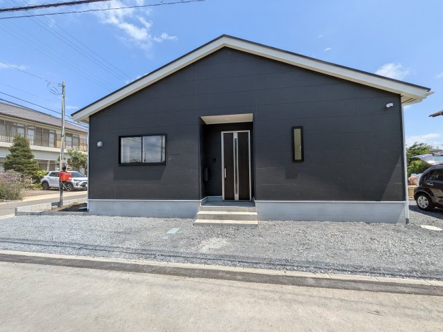 那珂市中台　第2　新築戸建て　の前面道路含む現地写真|写真だけでは伝わらない快適さを、ぜひ現地で体感しませんか？
即日見学可能です！平日のご案内も可能です♪
お気軽にお問合せまたはお電話ください！
0297-86-8370まで【リアライズ不動産】