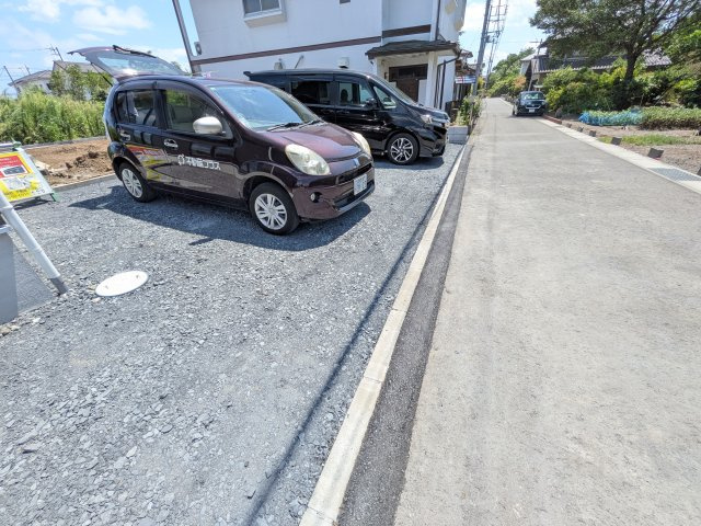 那珂市中台　第2　新築戸建て　の駐車場|駐車6台可能で、出し入れしやすいゆとりのカースペース。
月々の駐車場代が不要な点も大きな魅力です。
