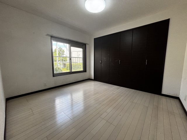 北側の洋室です