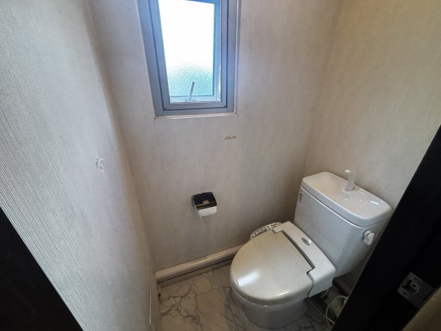 温水洗浄便座付きトイレです