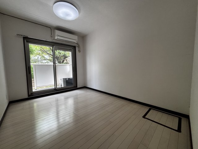 南側の洋室です