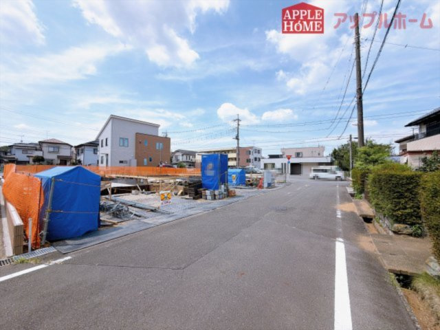 [新築住宅] 坂戸市芦山町 5期 全3棟の前面道路含む現地写真