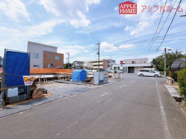 [新築住宅] 坂戸市芦山町 5期 全3棟の前面道路含む現地写真