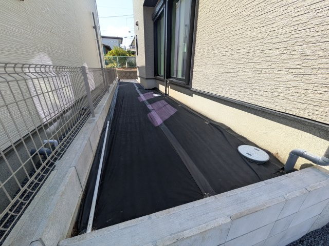 守谷市松ケ丘5丁目　01期　新築戸建て　1号棟の庭|リビングに明るい光を届ける南庭。
お子様の遊び場やペットのスペースとしても最適です。
室内外で心地よい暮らしが叶います。