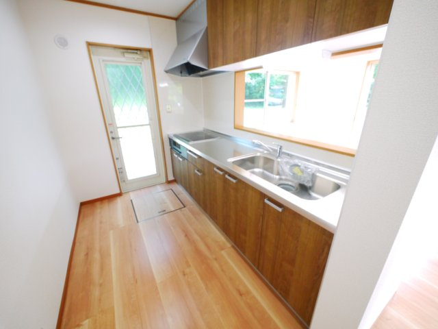 山武市木原　中古戸建のキッチン|内外装リフォーム済み令和8年6月 敷地約102坪 ２LDK平成17年11月築 システムキッチン新品